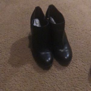 Tommy Hilfiger boots size 9